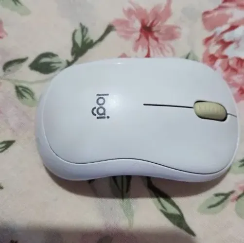 Mouse Logitech M220 sem fio Bluetooth na cor branca, com toque silencioso Semi-novo