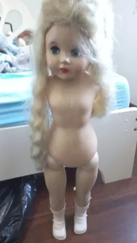 Boneca antiga, mais de 60 anos.