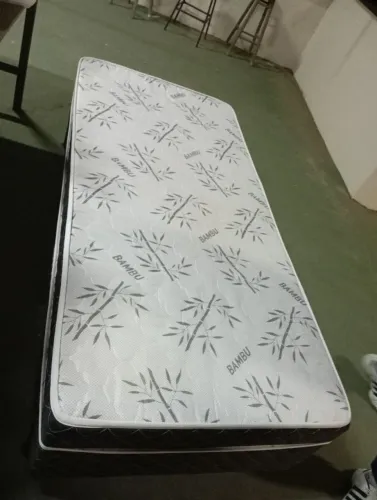 Vendo duas camas box de solteiro.