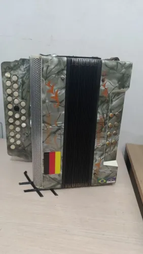 Acordeon oito baixos alemão terça de voz, colecionavel 