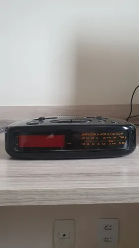 Rádio relógio despertador bivolt
