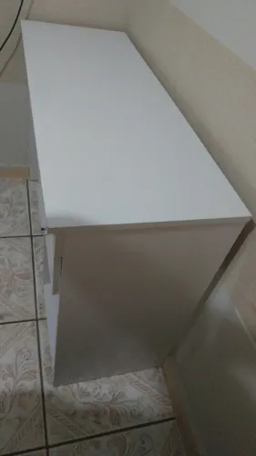 Escrivaninha Branca Compacta com Gaveta e Nicho - Ótima para Home Office ou Estudos