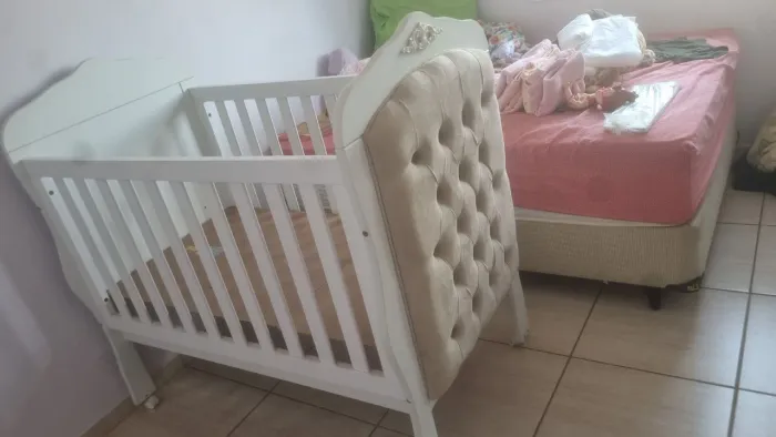 Berço branco super conservado, contato 62 9 *