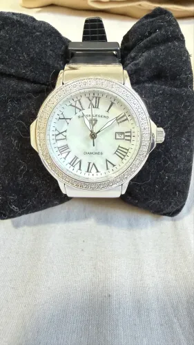 Relógio Swiss Legend Diamonds fundo madrepérola e detalhe diamante