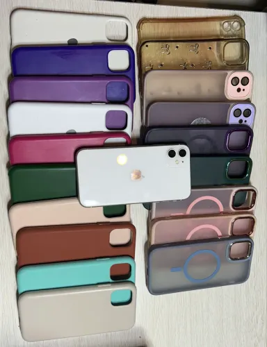 iPhone 11 Branco - 64GB + 19 Capinhas (5 com MagSafe)