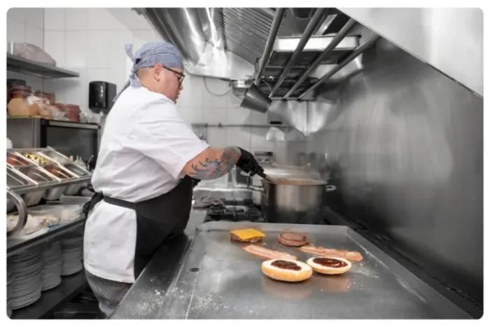 VAGA AUX DE COZINHA HAMBURGUERIA JD SATELITE