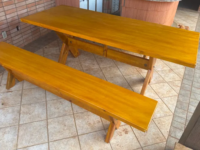 Mesa de Madeira c/ bancos 