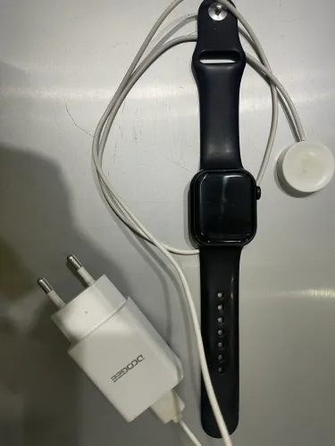 Relógio smart já vai com carregador e uma pulseira a mais, a prova d?agua.