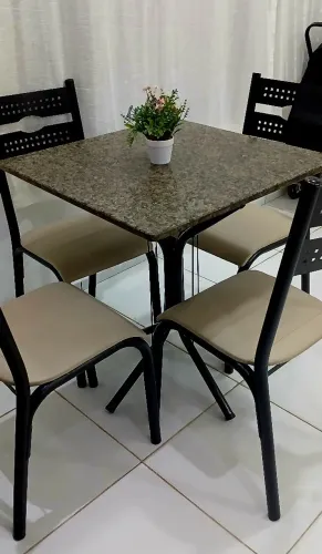 Mesa de Mármore com 4 Cadeiras