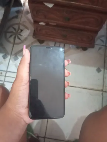 Vende-se IPhone X, obs: apenas película quebrada.