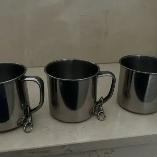 lote de canecas de alumínio