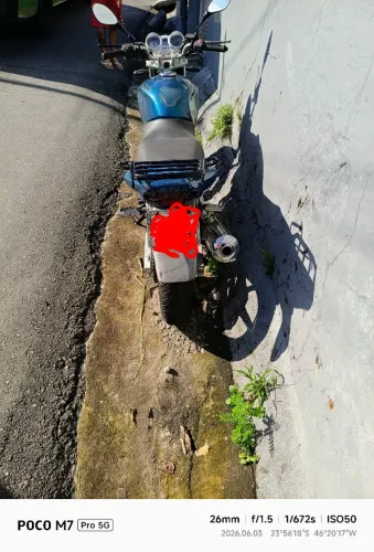 Moto ótima para andar pintada motor bom carenagens boa ligou pegou e andou