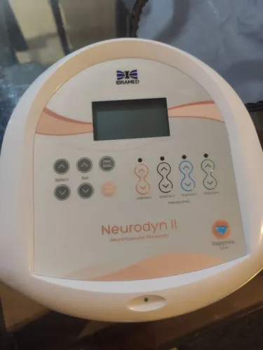 Aparelho de eletroestimulação de fisioterapia