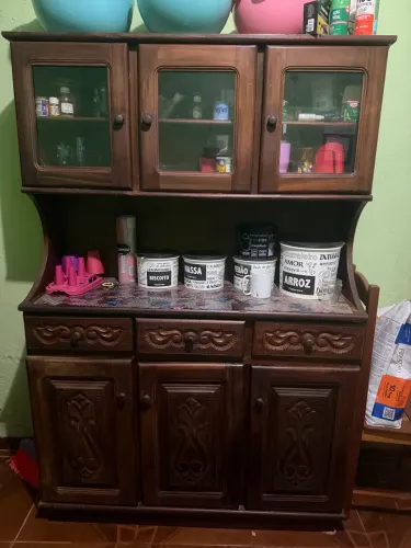 Vendo um armário de madeira 