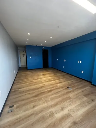 ALUGO SALA COMERCIAL NO EDF. OFFICE TOWER