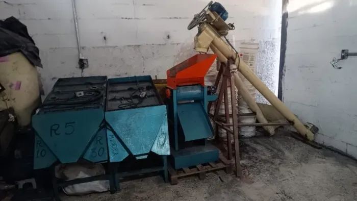 Peneira vibratória, separador magnético, rosca transportadora.