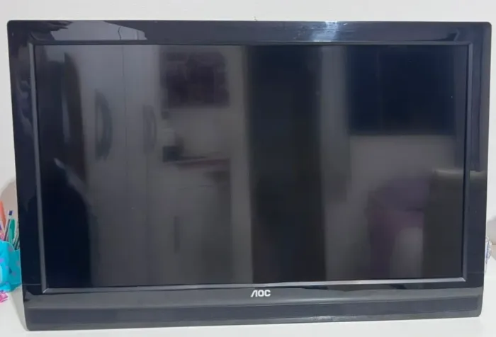 Vendo TV AOC 32 polegadas LCD.