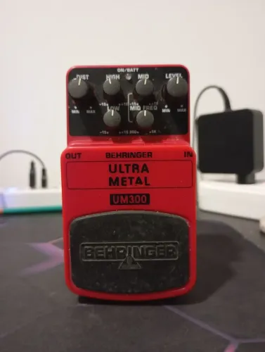 Pedal Behringer Ultra Metal UMC300