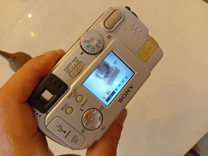 Cyber shot DSC-P31