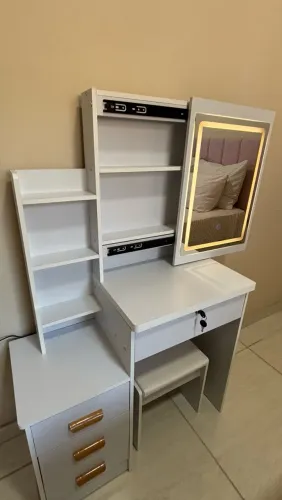 PENTEADEIRA NOVA COM ESPELHO LED, BANCO, GAVETAS E COMPARTIMENTO