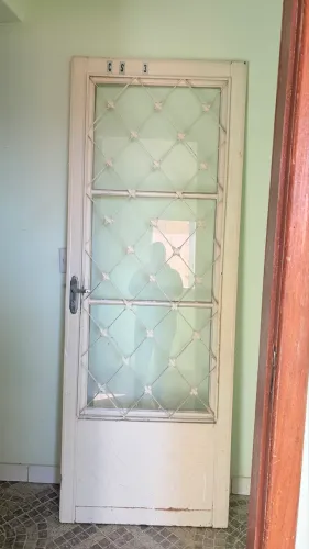 Porta de ferro com vidro tenho tenho 2 dessa R$:550.00 cada