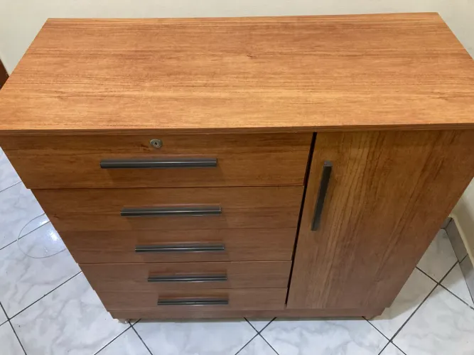 Cômoda 5 gavetas 1 porta