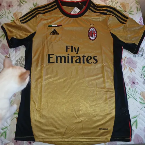 CAMISA RETRÔ DO MILAN DOURADA