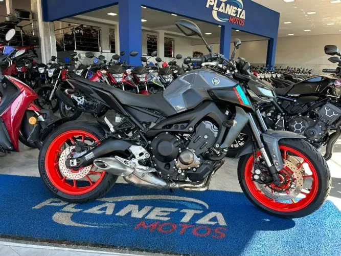 Yamaha MT 09 modelo 2023, com baixa quilometragem, apenas 9.700 km rodados!