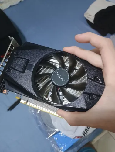 Placa de Vídeo Galax GTX 1050 Ti 4GB --- Recém Consertada