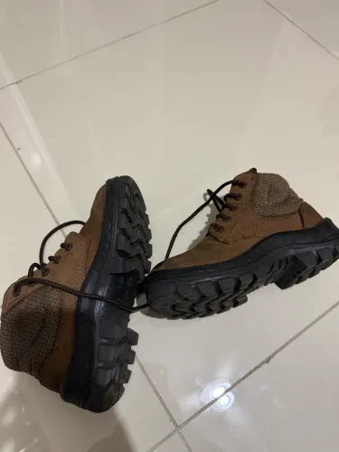 Vendo bota marrom EPI tamanho 36