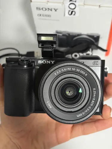 Sony A6100 + Lente 16-50 mm + Cartão 128 GB | 4 meses de uso | Com NF e garantia.