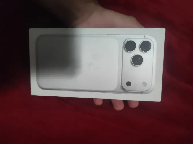iPhone 17 pro Max lacrado