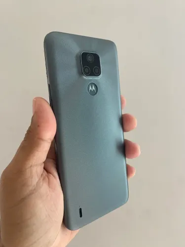 MOTO E7 