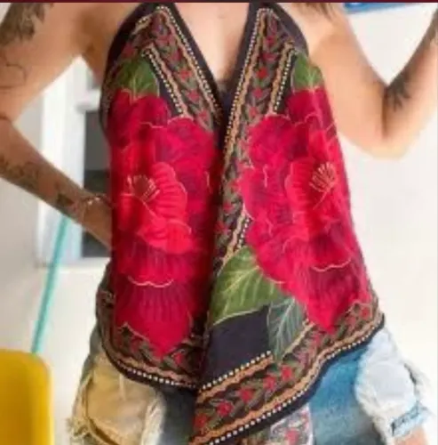Blusa lenço farm 