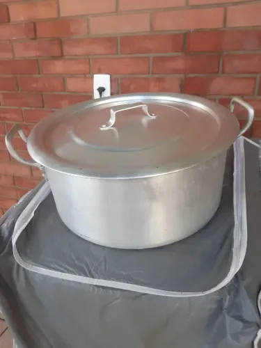 Panela grande de alumínio número 40