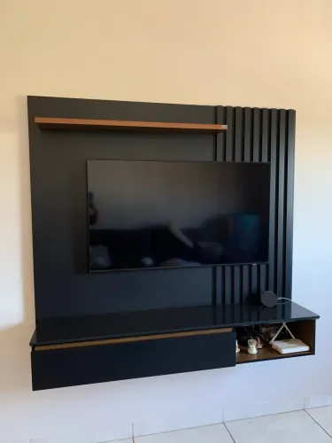 Painel de TV com rack para sala