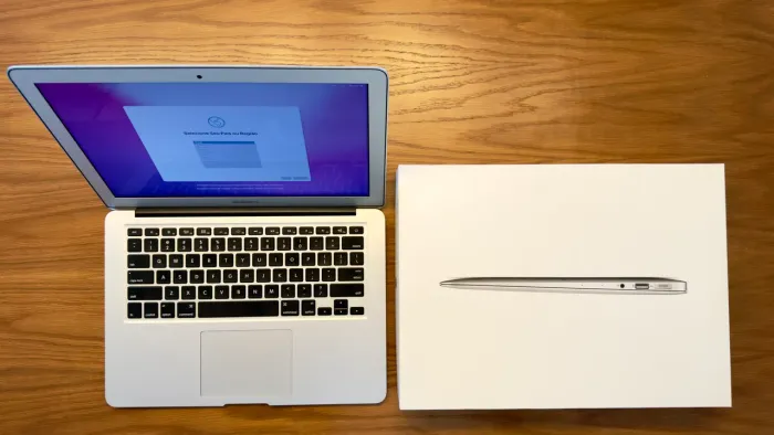 MacBook Air 13 2017 - Intel Core i5 - 8GB RAM - SSD 128GB - Caixa e acessórios originais