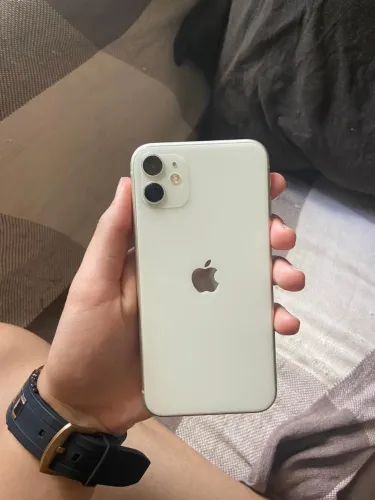 iPhone 11 128 GB seminovo condição excelente você pode parcelar.