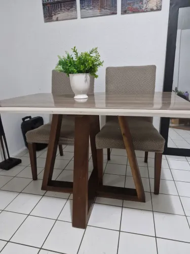 Mesa para 4 cadeiras