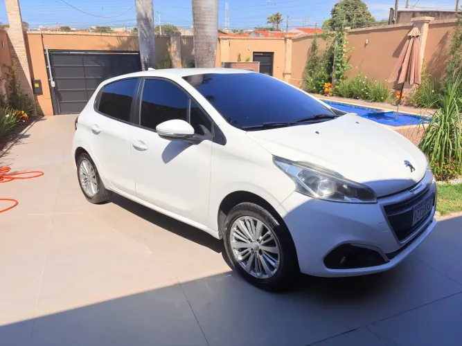 Peugeot 208 Active 1.2 Flex 12V 5P Mec. 2017
