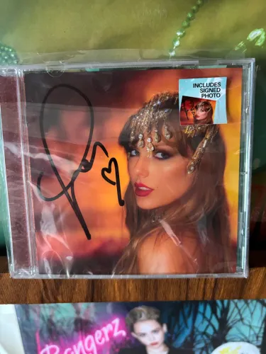 The Life of a Showgirl cd autografado