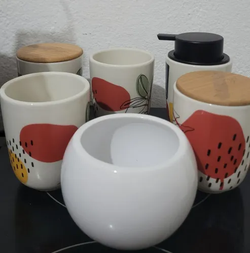Kit Ou 2 saboneteiras, 2 porta treco, 2 porta Cotonete