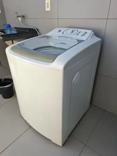Máquina de Lavar Electrolux 12kg Branca Turbo - Econômica com Cesto Inox