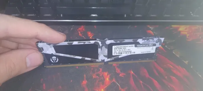 Kit 16GB (2x8GB) DDR4 3000MHz T-Force Vulcan