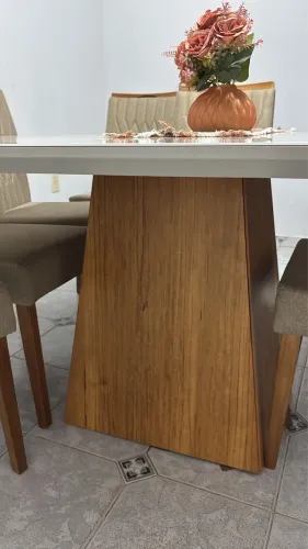 Mesa nova com tampo em mdf e vidro