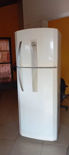 GELADEIRA CONTINENTAL FROST FREE bem conservado marcas de uso ?Entrego e passo cartão