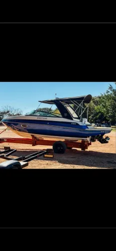 Vendo LANCHA TRITON 250
