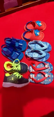 Sapatos infantis TUDO POR 30 reais