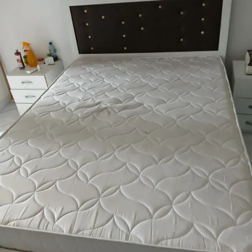 Vendo cama com colchão 