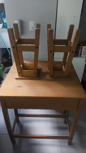 Mesa de Madeira Maciça + 2 bancos | Estilo Rústico